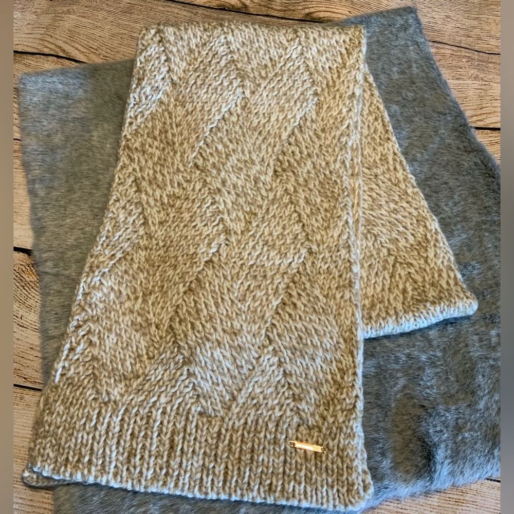 Black Rivet Knit Scarf